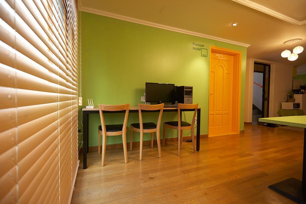 Moon Hostel Seoul Exteriör bild