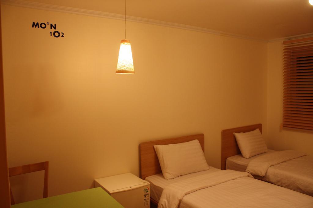 Moon Hostel Seoul Exteriör bild