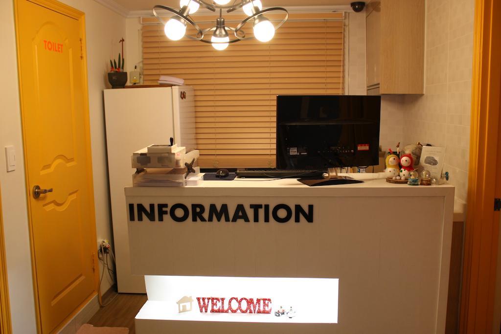Moon Hostel Seoul Exteriör bild