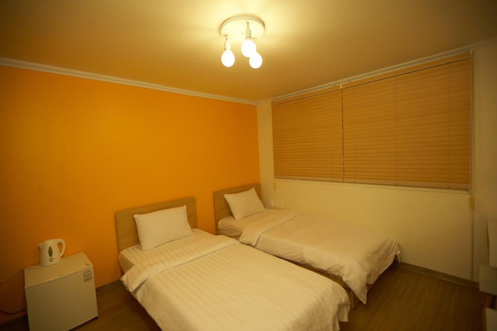 Moon Hostel Seoul Exteriör bild