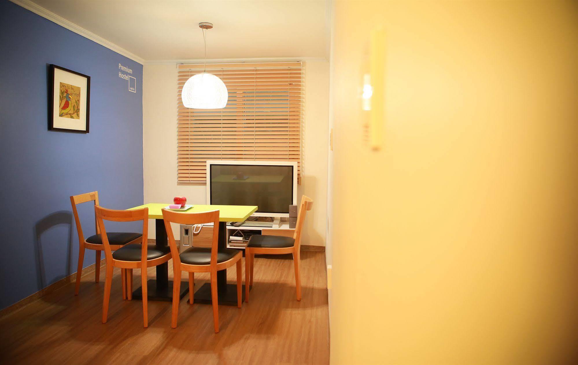 Moon Hostel Seoul Exteriör bild