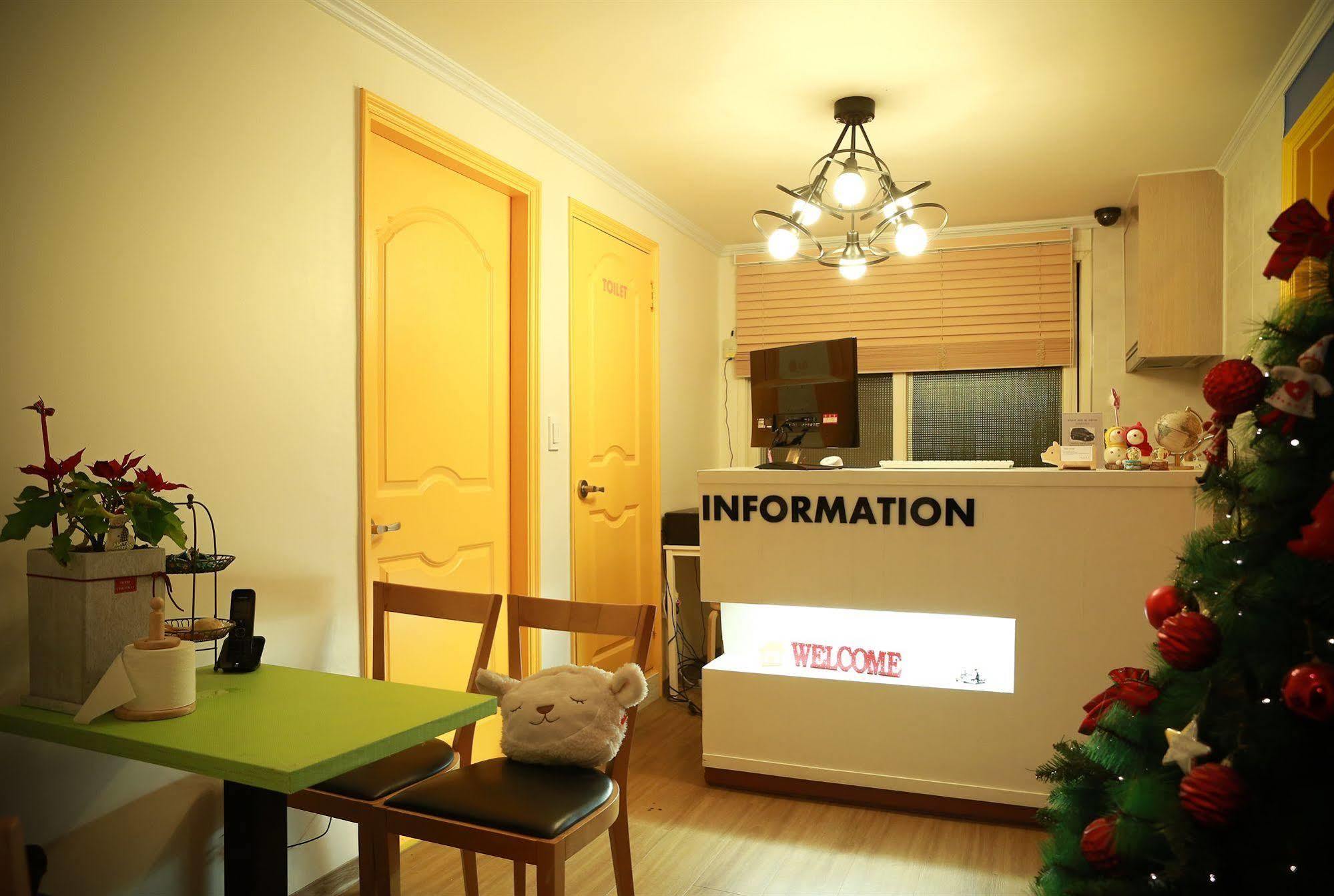 Moon Hostel Seoul Exteriör bild