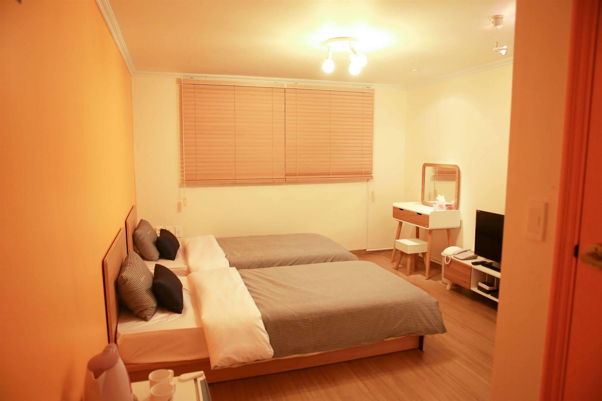 Moon Hostel Seoul Exteriör bild